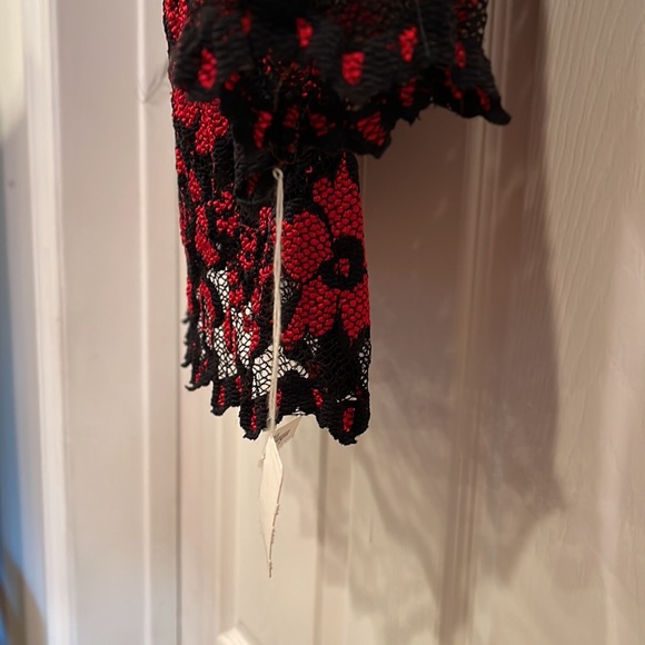 J. Ribkoff lace top with fur - Picture 2 of 3